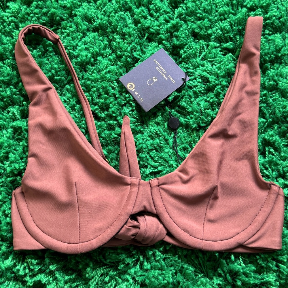 NWT Skatie Coconut Top
